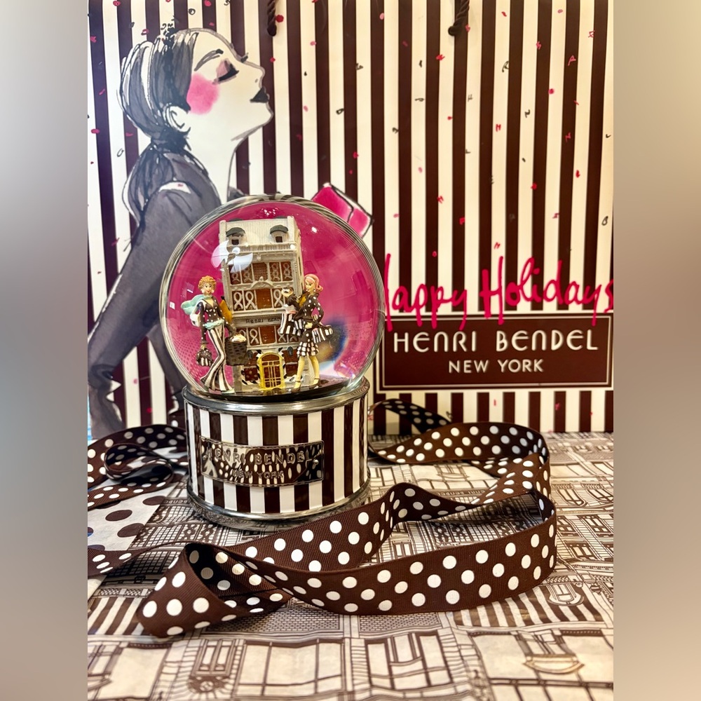 RARE HENRI BENDEL ~ Snow globe/Music Box "DIAMONDS ARE A GIRL’S BEST FRIEND”💎❄️